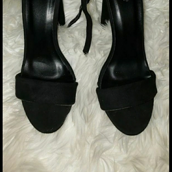 Heels - Picture 2 of 3